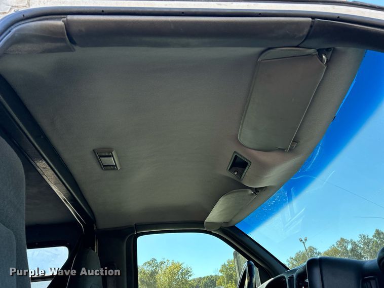 image for item EK3582 2006 Chevrolet C7500 rollback truck