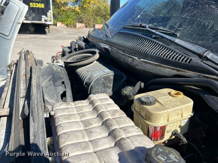 image for item EK3582 2006 Chevrolet C7500 rollback truck