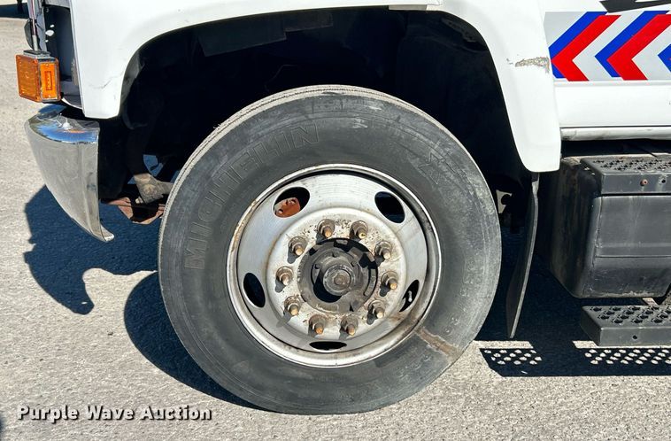 image for item EK3582 2006 Chevrolet C7500 rollback truck