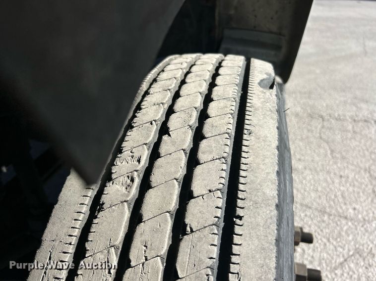 image for item EK3582 2006 Chevrolet C7500 rollback truck