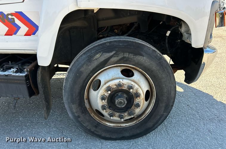 image for item EK3582 2006 Chevrolet C7500 rollback truck