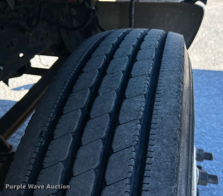 image for item EK3582 2006 Chevrolet C7500 rollback truck