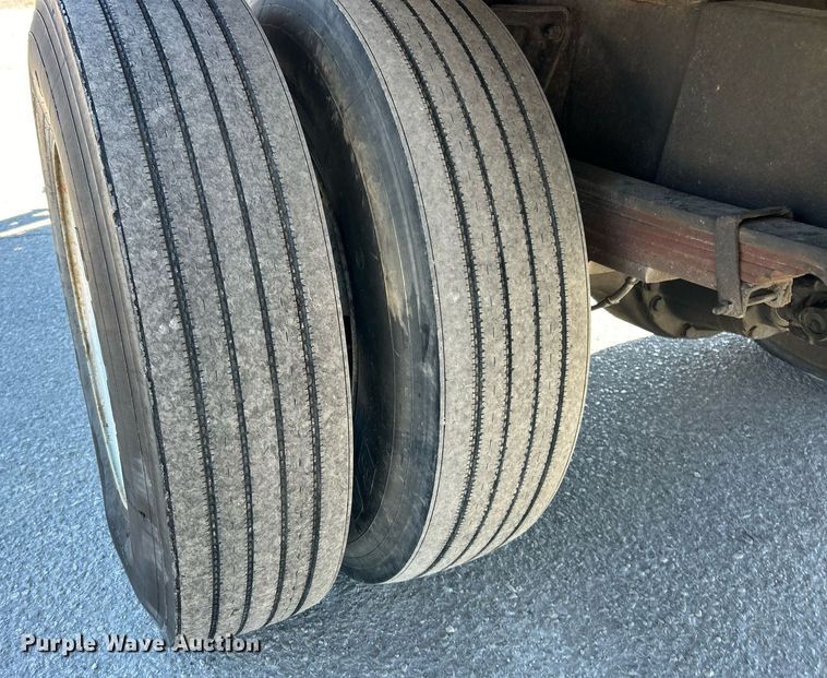 image for item EK3582 2006 Chevrolet C7500 rollback truck