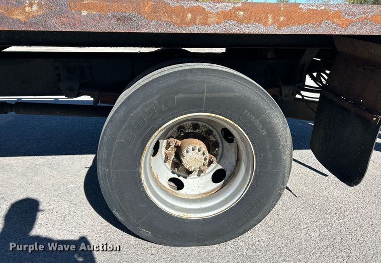 image for item EK3582 2006 Chevrolet C7500 rollback truck