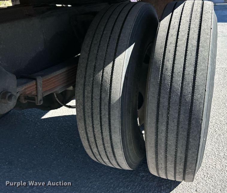 image for item EK3582 2006 Chevrolet C7500 rollback truck