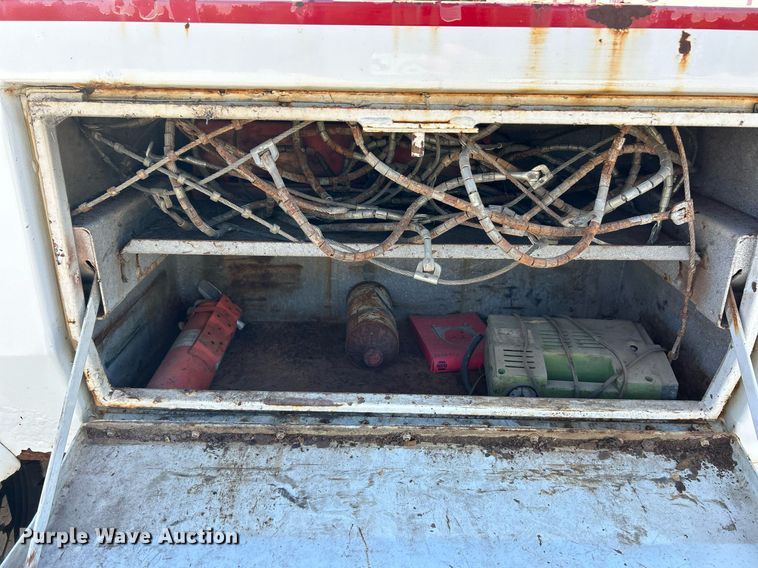 image for item EK3583 2003 Ford F450 XL Super Duty tow truck