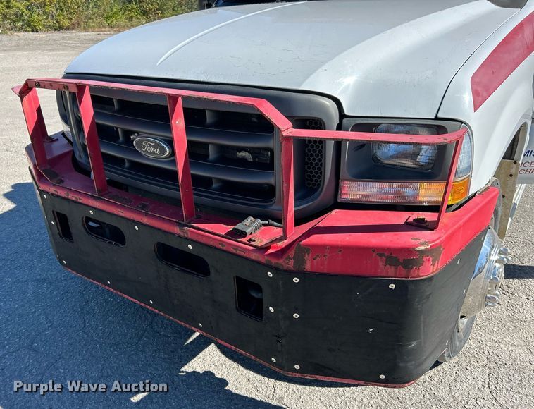 image for item EK3583 2003 Ford F450 XL Super Duty tow truck