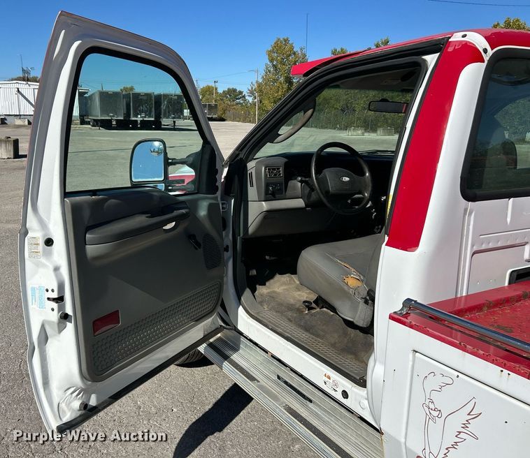 image for item EK3583 2003 Ford F450 XL Super Duty tow truck