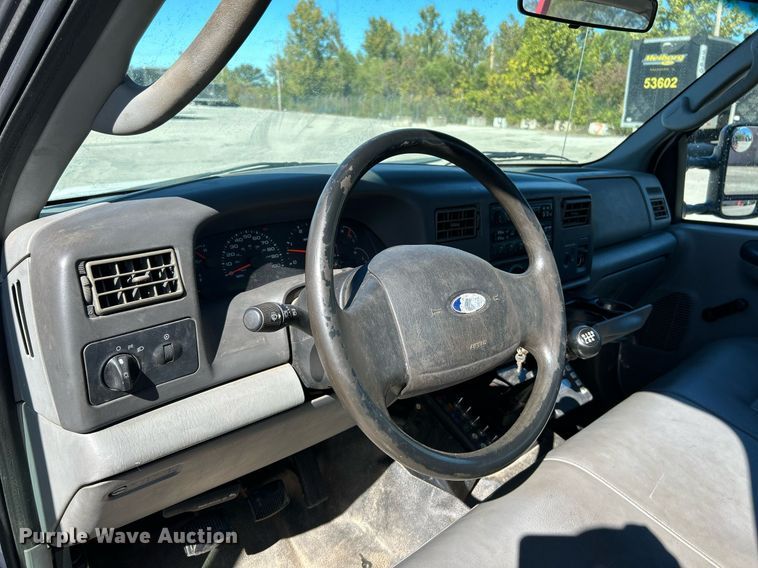 image for item EK3583 2003 Ford F450 XL Super Duty tow truck