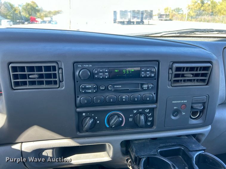 image for item EK3583 2003 Ford F450 XL Super Duty tow truck