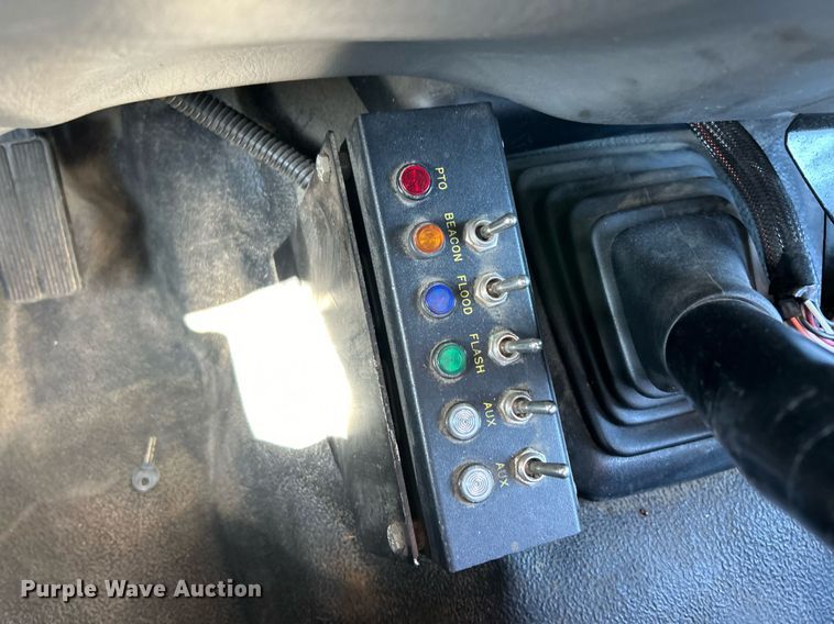 image for item EK3583 2003 Ford F450 XL Super Duty tow truck