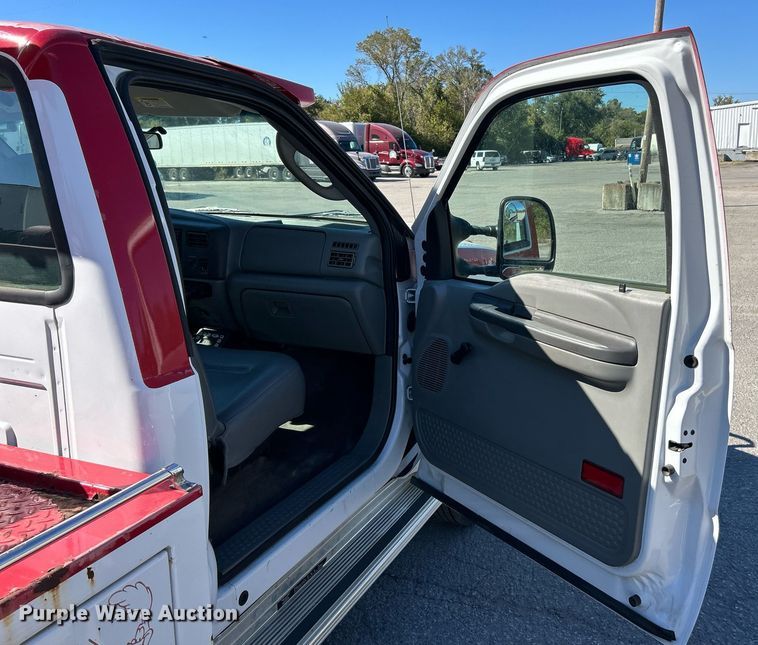 image for item EK3583 2003 Ford F450 XL Super Duty tow truck