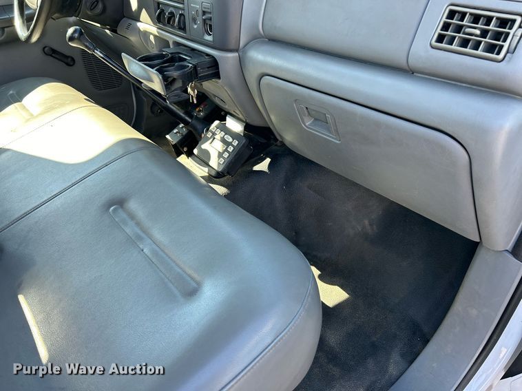 image for item EK3583 2003 Ford F450 XL Super Duty tow truck