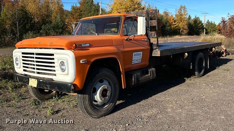 image for item EN2512 1969 Ford 600 flatbed truck