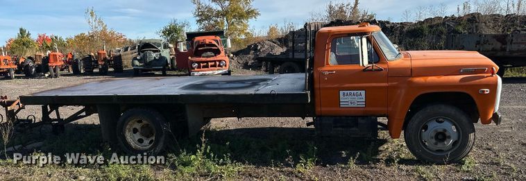 image for item EN2512 1969 Ford 600 flatbed truck