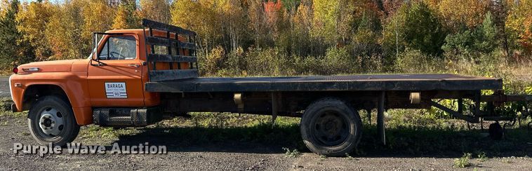 image for item EN2512 1969 Ford 600 flatbed truck