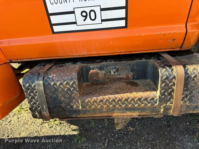 image for item EN2512 1969 Ford 600 flatbed truck