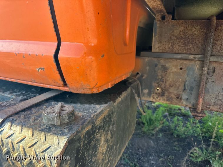 image for item EN2512 1969 Ford 600 flatbed truck