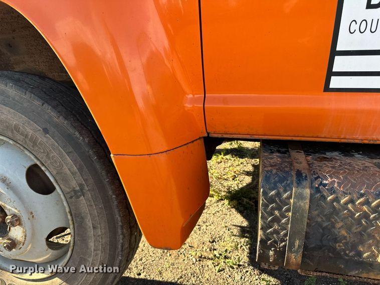 image for item EN2512 1969 Ford 600 flatbed truck