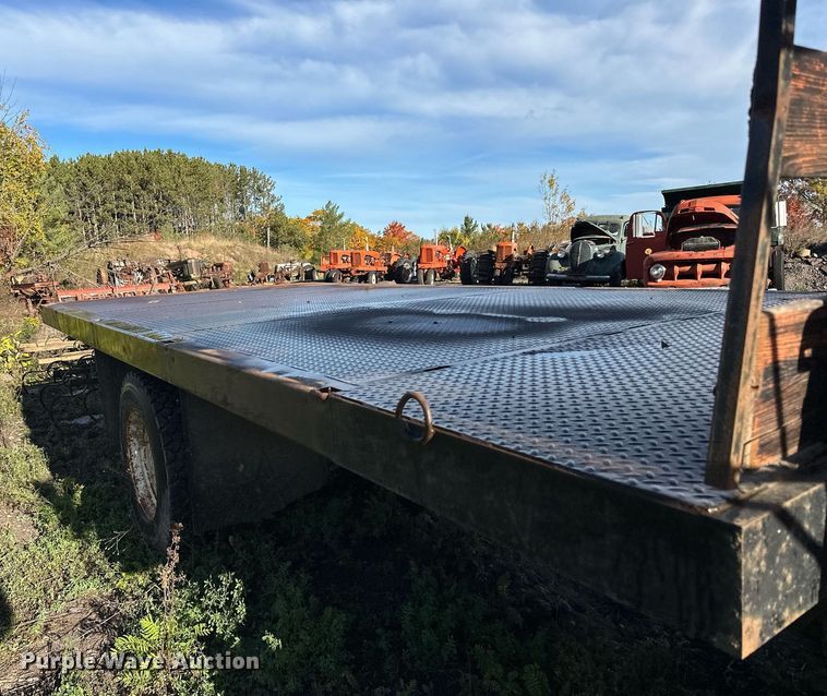 image for item EN2512 1969 Ford 600 flatbed truck