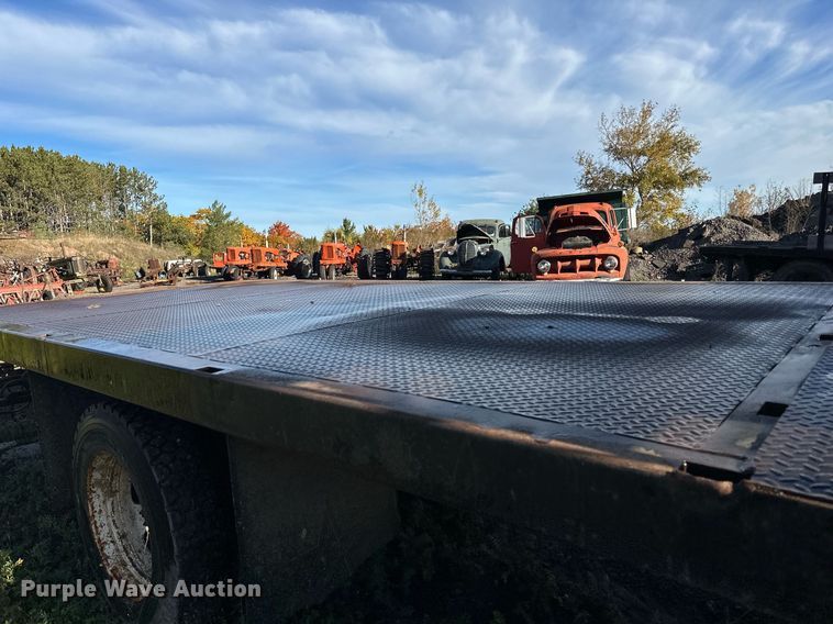 image for item EN2512 1969 Ford 600 flatbed truck