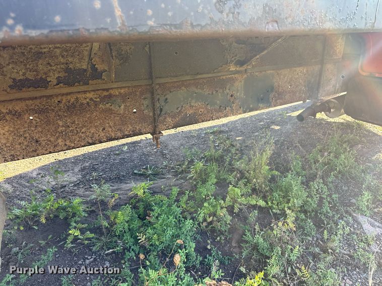 image for item EN2512 1969 Ford 600 flatbed truck