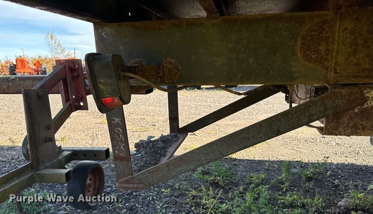 image for item EN2512 1969 Ford 600 flatbed truck