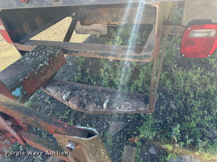 image for item EN2512 1969 Ford 600 flatbed truck