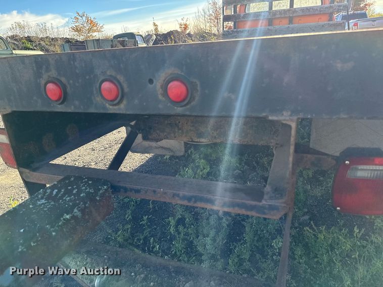 image for item EN2512 1969 Ford 600 flatbed truck