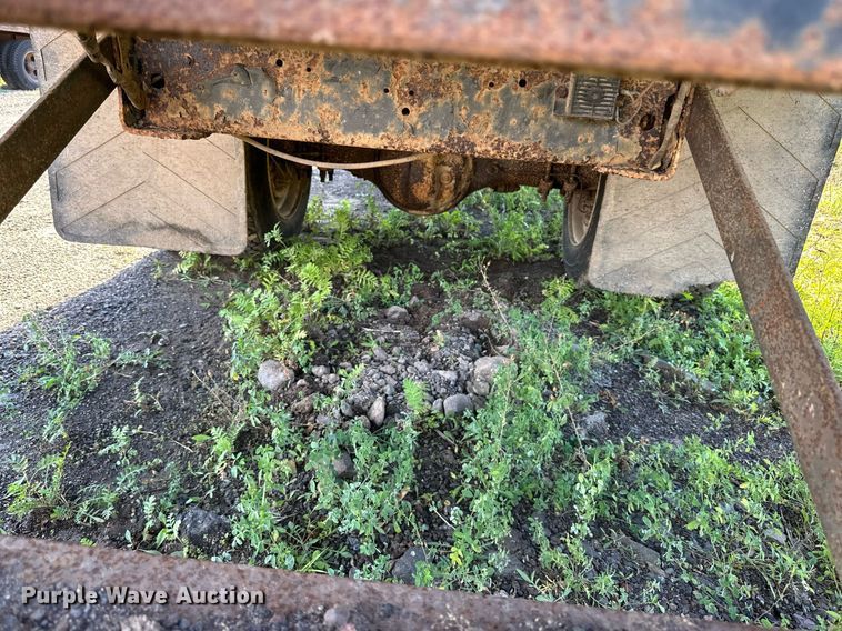 image for item EN2512 1969 Ford 600 flatbed truck