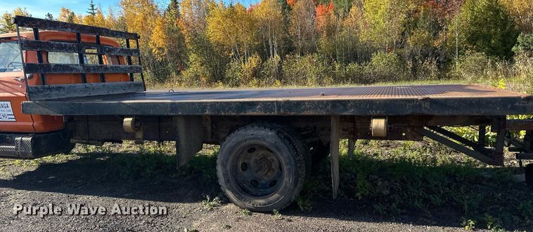 image for item EN2512 1969 Ford 600 flatbed truck