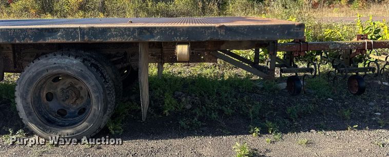 image for item EN2512 1969 Ford 600 flatbed truck