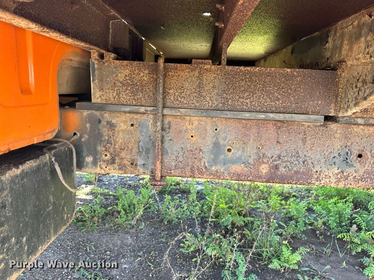 image for item EN2512 1969 Ford 600 flatbed truck