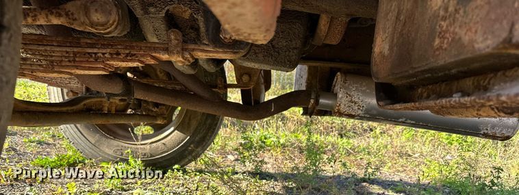 image for item EN2512 1969 Ford 600 flatbed truck