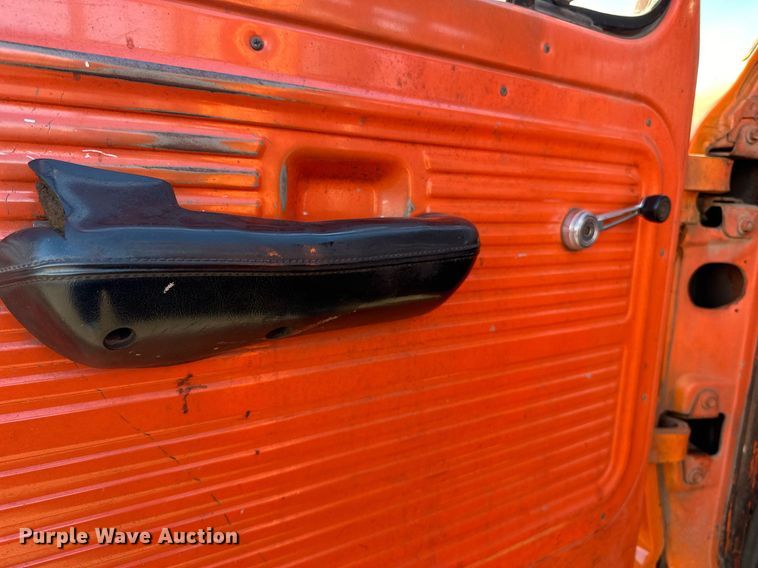 image for item EN2512 1969 Ford 600 flatbed truck