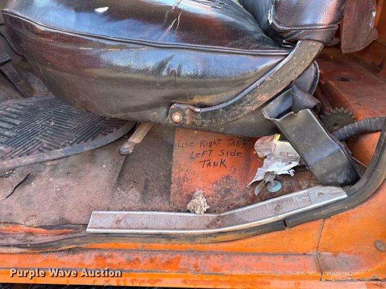 image for item EN2512 1969 Ford 600 flatbed truck