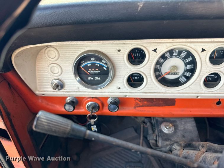 image for item EN2512 1969 Ford 600 flatbed truck