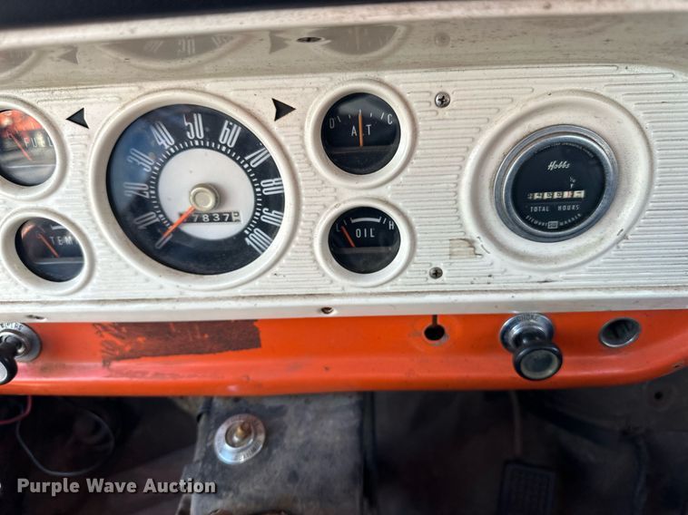 image for item EN2512 1969 Ford 600 flatbed truck