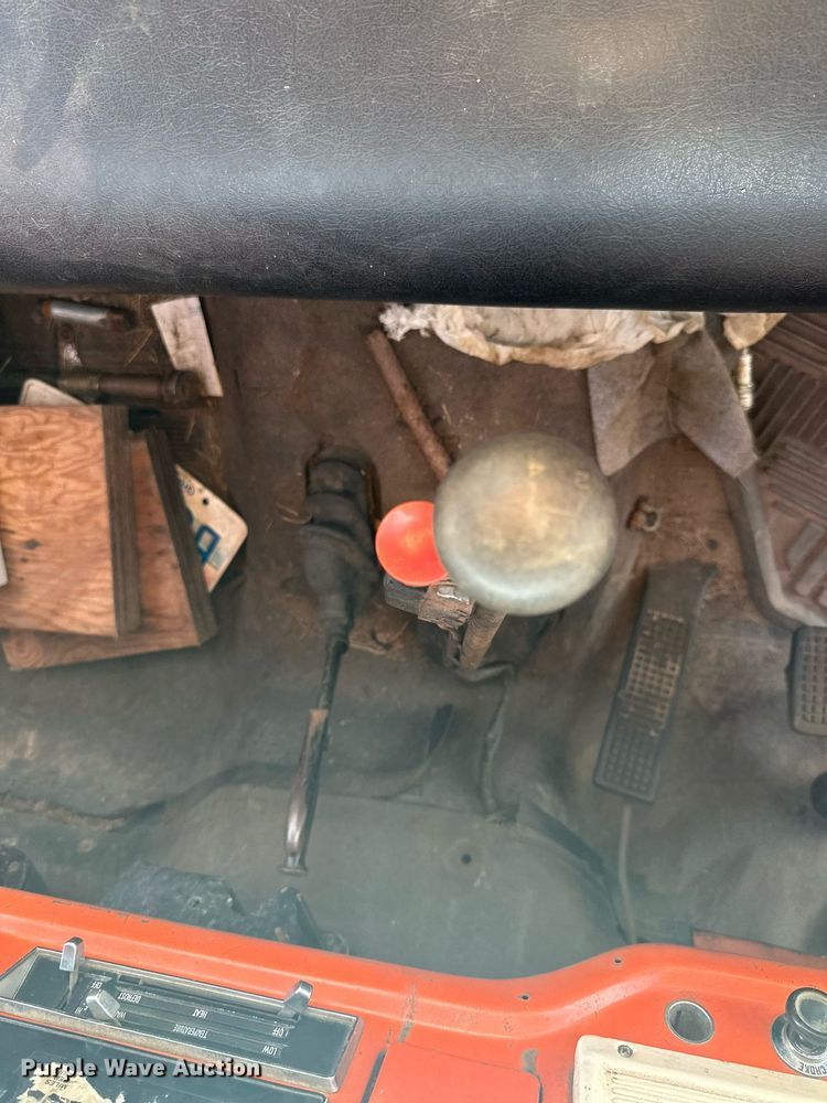 image for item EN2512 1969 Ford 600 flatbed truck