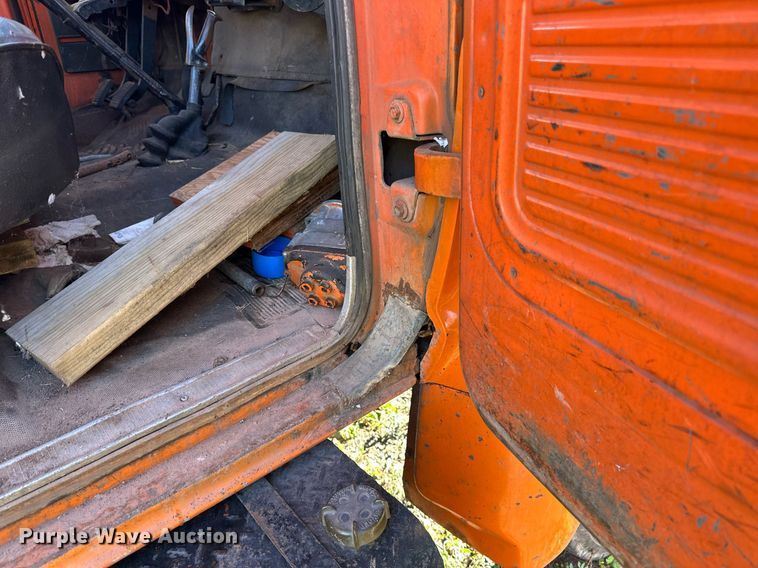 image for item EN2512 1969 Ford 600 flatbed truck