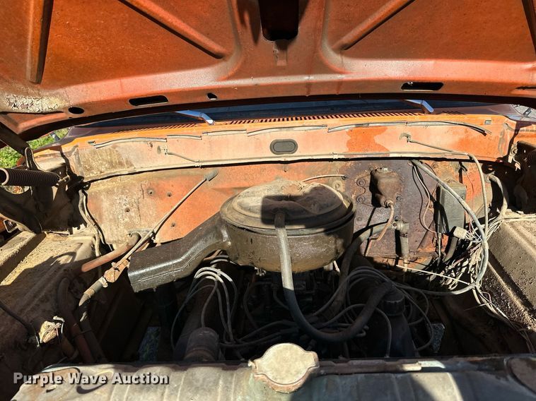 image for item EN2512 1969 Ford 600 flatbed truck