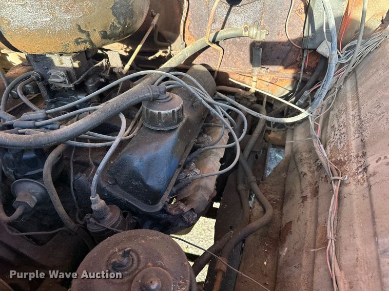 image for item EN2512 1969 Ford 600 flatbed truck