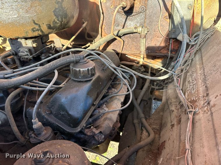 image for item EN2512 1969 Ford 600 flatbed truck