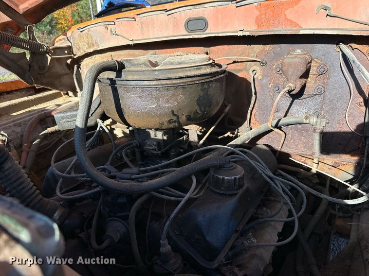 image for item EN2512 1969 Ford 600 flatbed truck