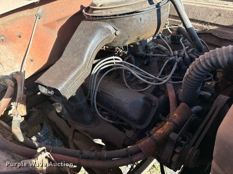 image for item EN2512 1969 Ford 600 flatbed truck