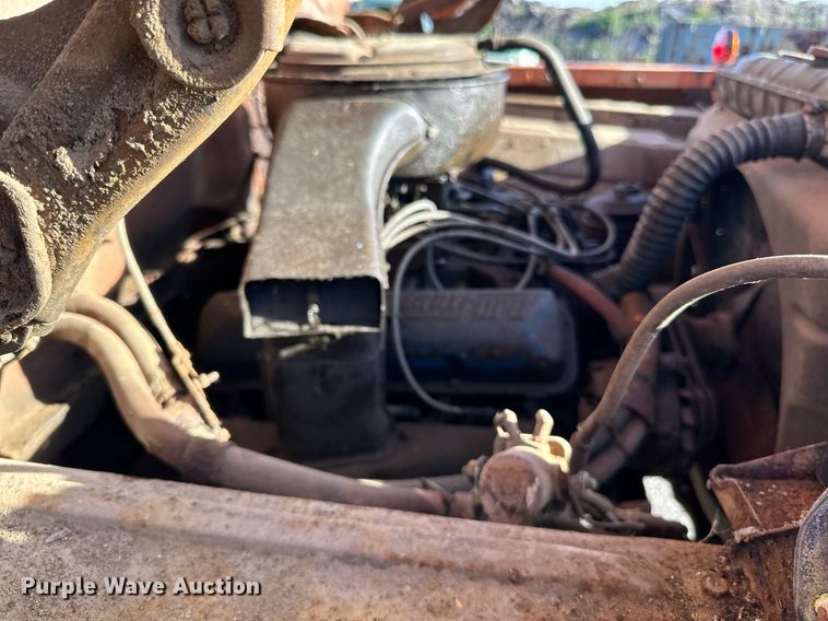 image for item EN2512 1969 Ford 600 flatbed truck