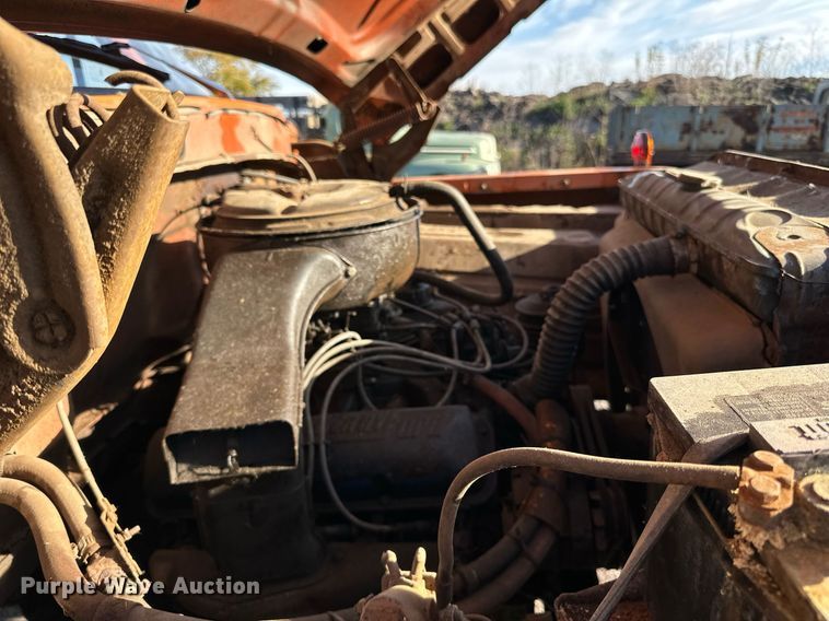 image for item EN2512 1969 Ford 600 flatbed truck