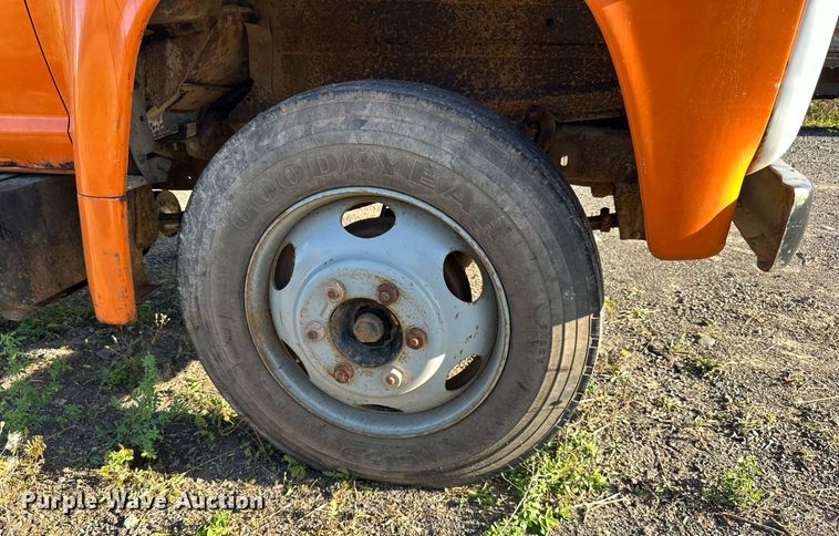 image for item EN2512 1969 Ford 600 flatbed truck