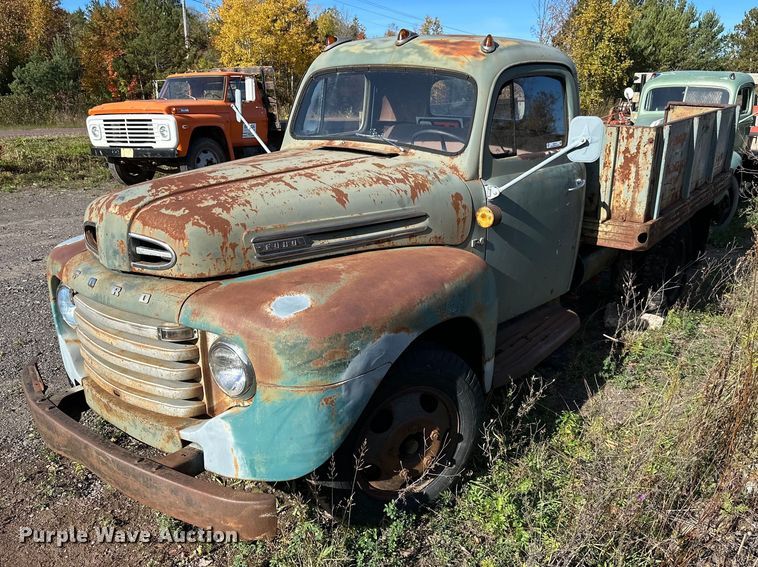 image for item EN2516 1949 Ford  F4 flatbed truck