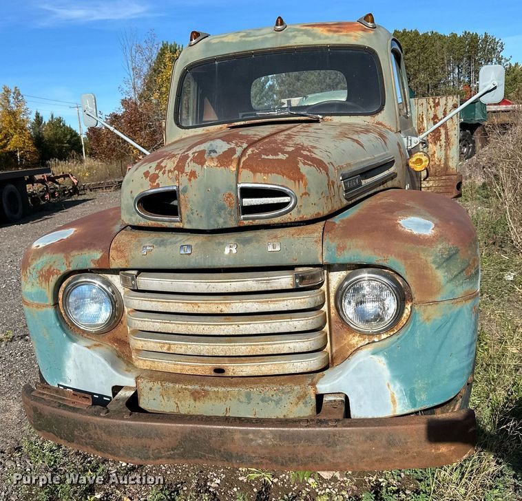 image for item EN2516 1949 Ford  F4 flatbed truck